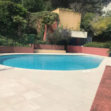 Peaceful Swimming Pool Near Menton Semesterbostad